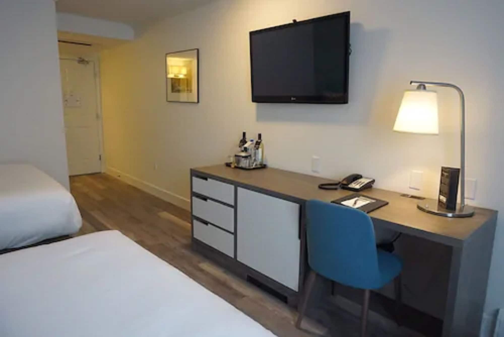 The Hotel On Pownal Шарлъттаун Екстериор снимка