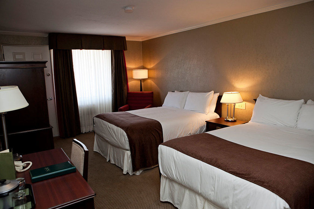 The Hotel On Pownal Шарлъттаун Екстериор снимка